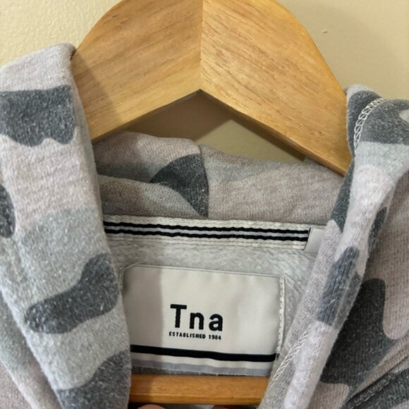 •SOLD•|Tna| Aritzia Camouflage Grey Cozy Hoodie Size XS - Picture 2 of 3